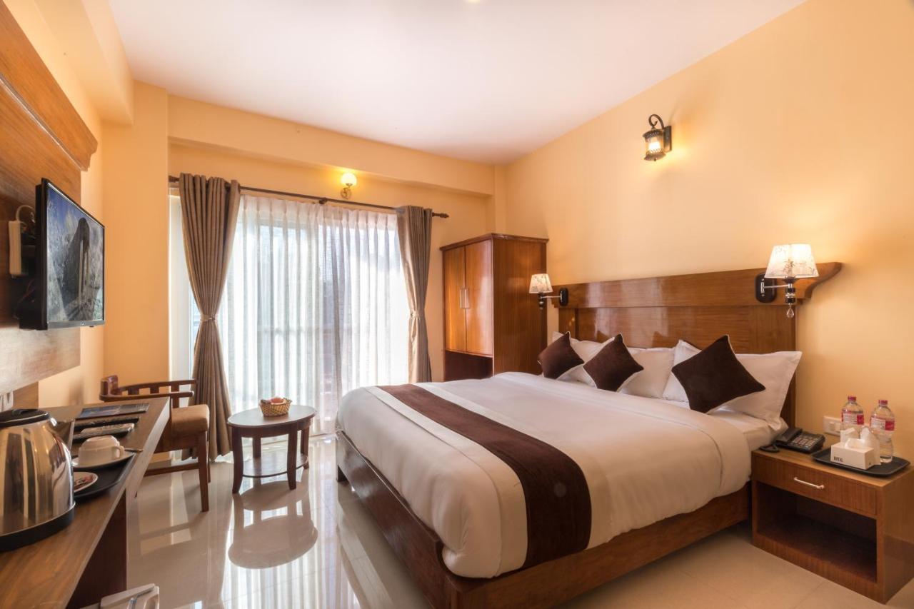 Hotel Lake Shore Ποκάρα Εξωτερικό φωτογραφία
