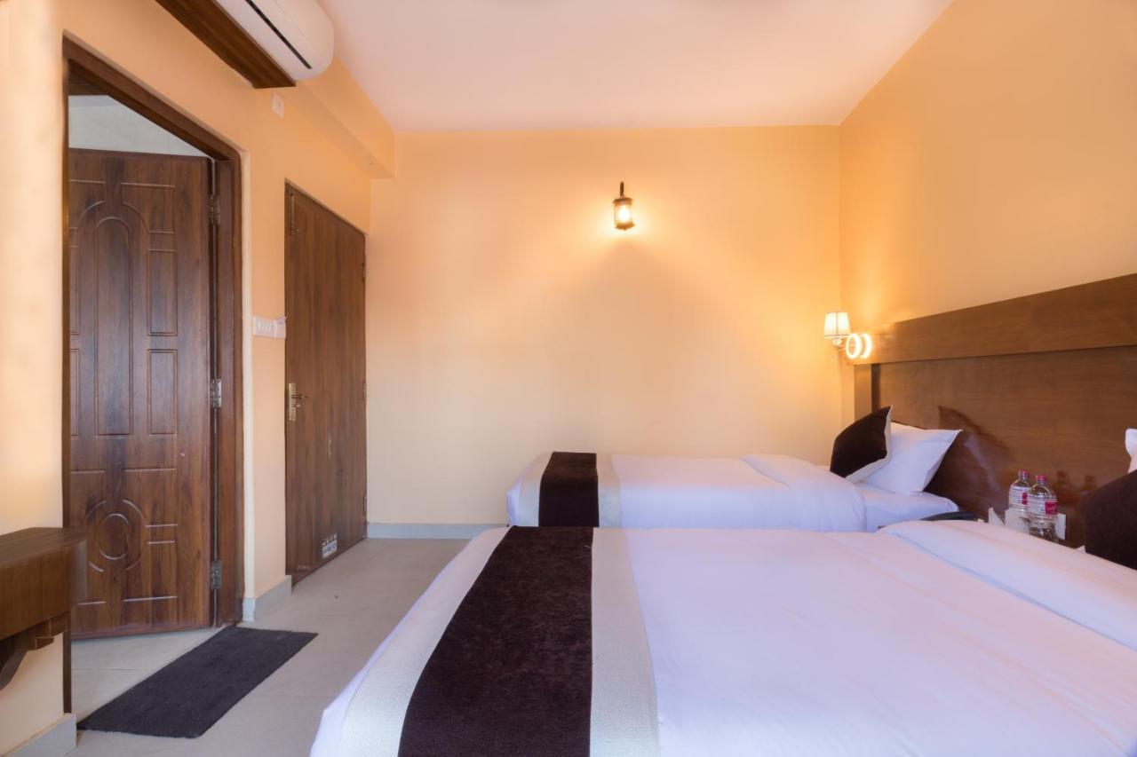 Hotel Lake Shore Ποκάρα Εξωτερικό φωτογραφία
