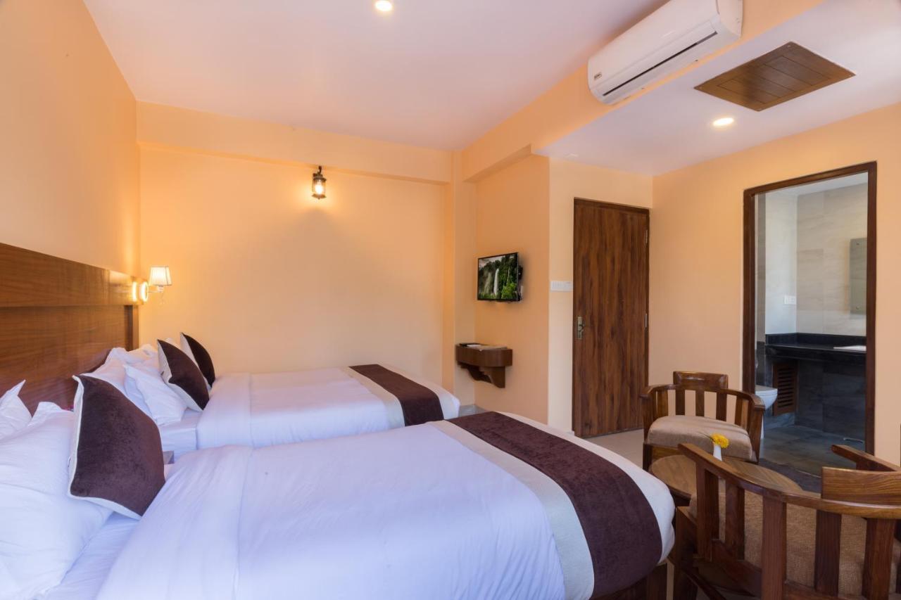 Hotel Lake Shore Ποκάρα Εξωτερικό φωτογραφία