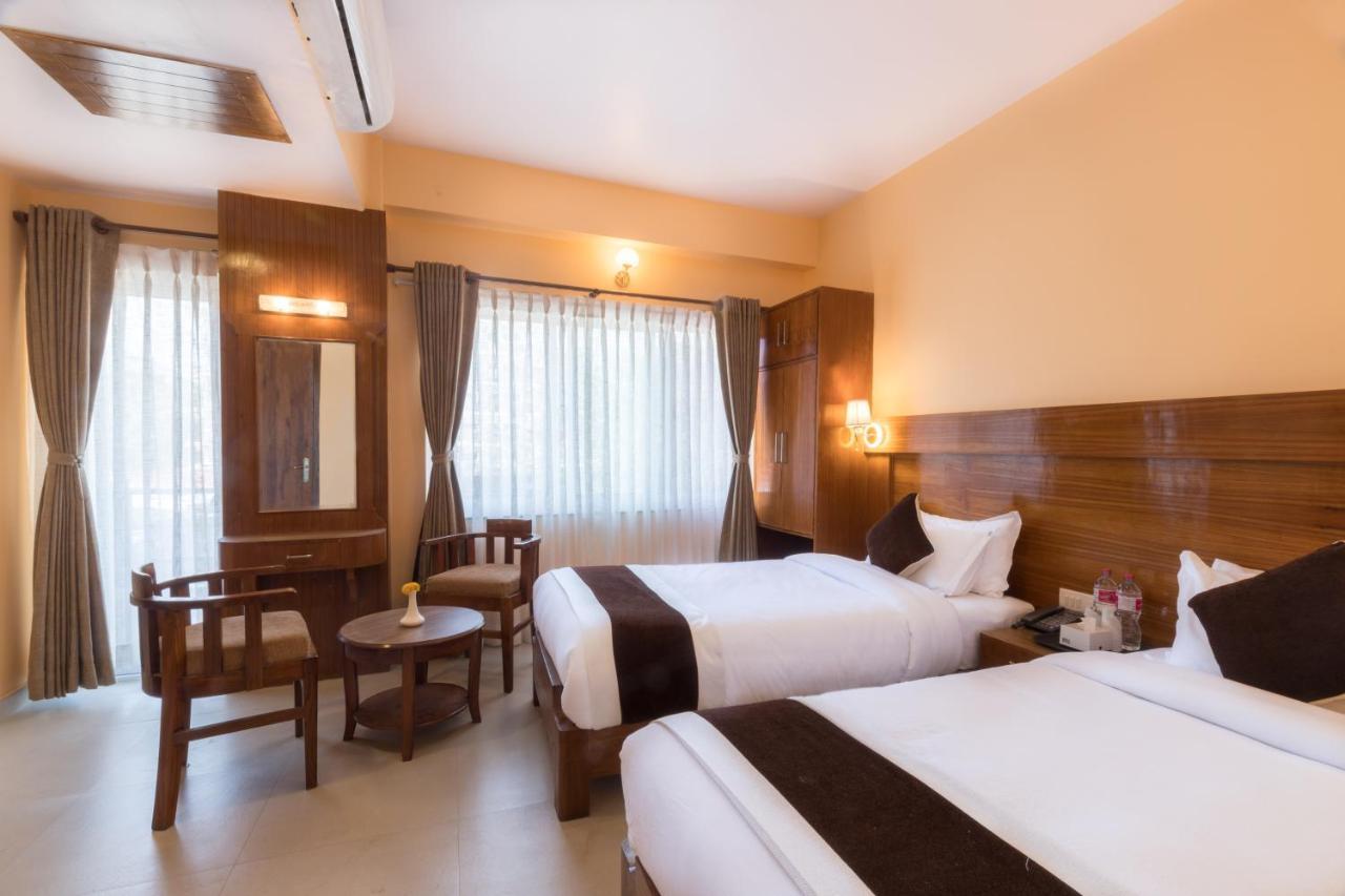 Hotel Lake Shore Ποκάρα Εξωτερικό φωτογραφία