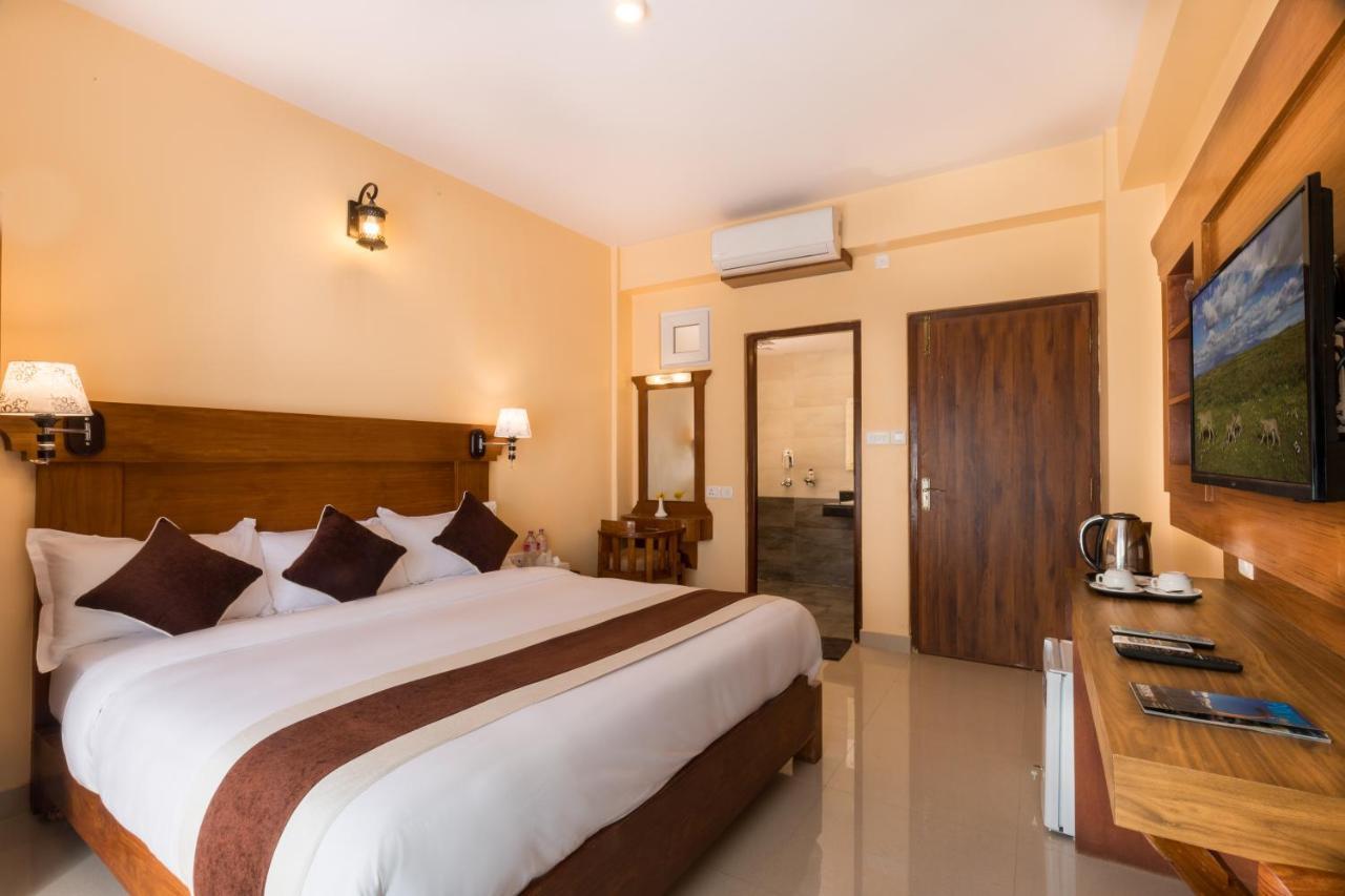 Hotel Lake Shore Ποκάρα Εξωτερικό φωτογραφία