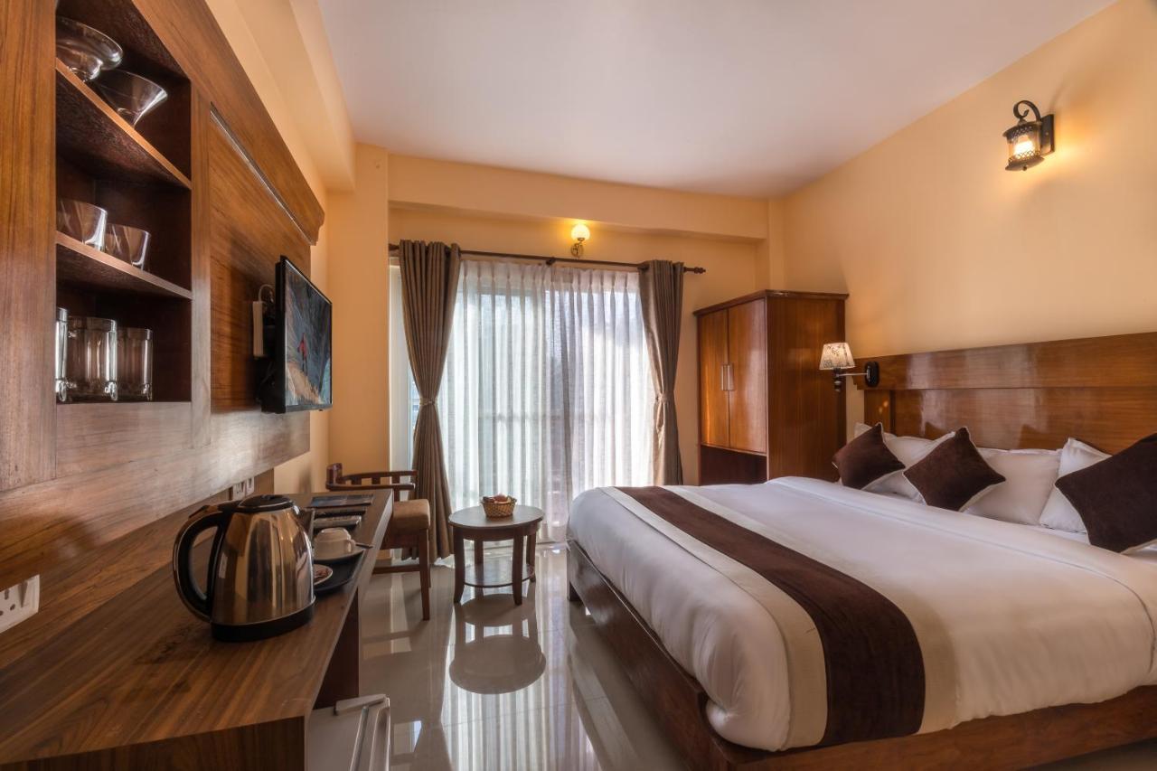 Hotel Lake Shore Ποκάρα Εξωτερικό φωτογραφία